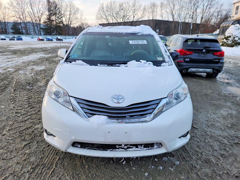 Photo 5 from auction – 2011 TOYOTA SIENNA XLE with VIN 5TDYK3DCXBS158624