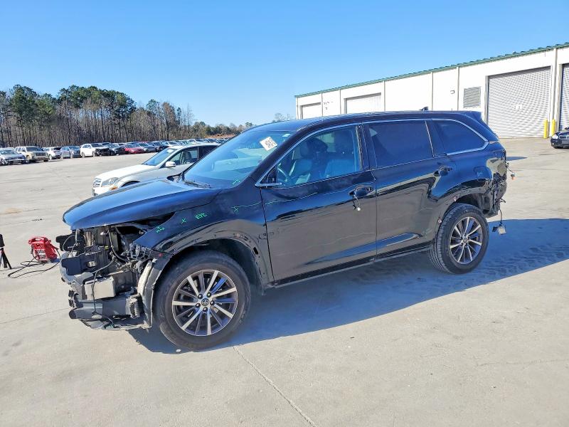 Photo 1 from auction – 2019 TOYOTA HIGHLANDER with VIN 5TDKZRFH6KS557611