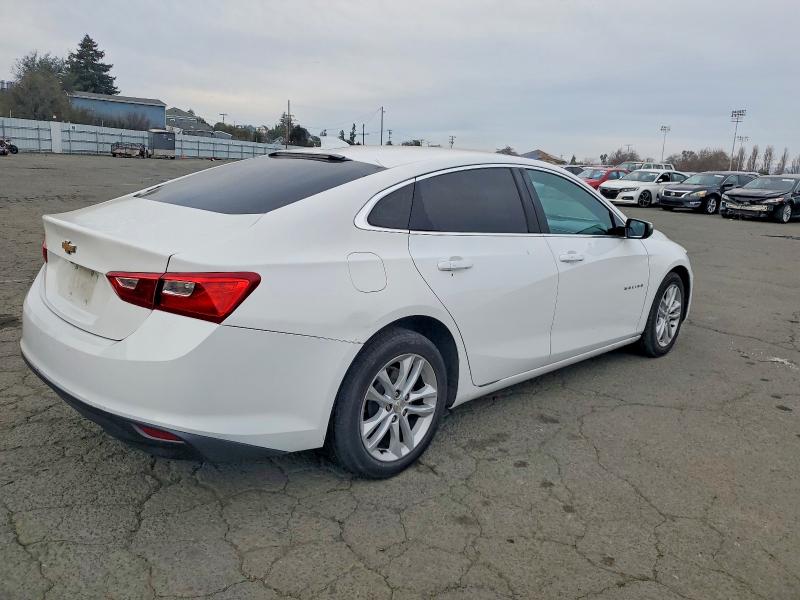 Photo 3 from auction – 2018 CHEVROLET MALIBU LT with VIN 1G1ZD5ST0JF277075