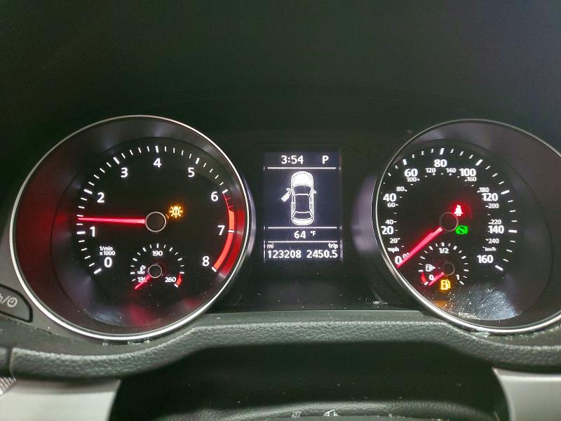 Photo 9 from auction – 2016 VOLKSWAGEN PASSAT S with VIN 1VWAT7A39GC008570