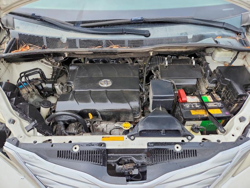 Photo 11 from auction – 2012 TOYOTA SIENNA XLE with VIN 5TDDK3DC7CS046508