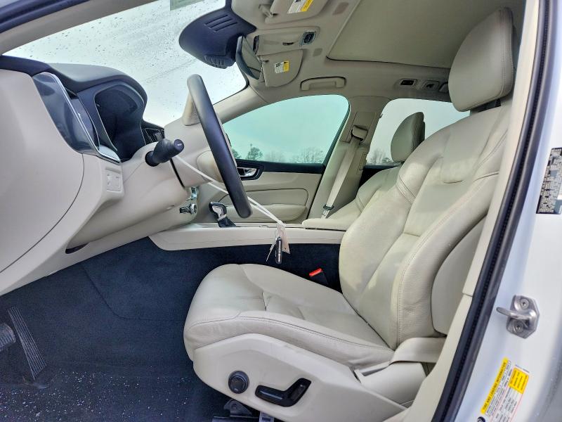 Photo 7 from auction – 2018 VOLVO XC60 T5 with VIN LYV102RK6JB069834