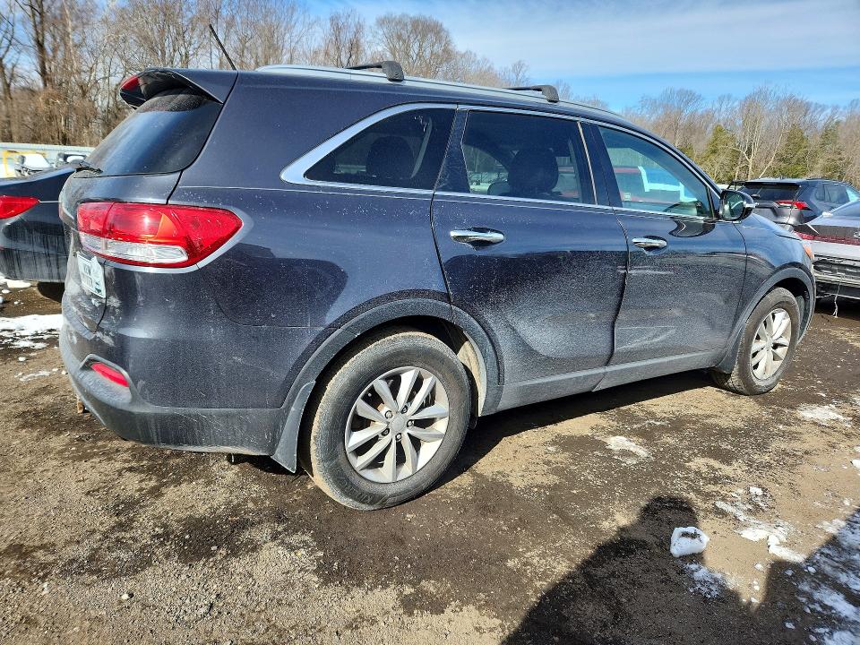 Photo 3 from auction – 2016 KIA SORENTO LX with VIN 5XYPG4A55GG110199