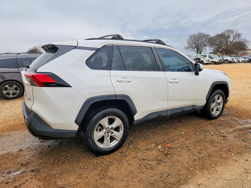 Photo 3 from auction – 2019 TOYOTA RAV4 with VIN 2T3W1RFV2KC003822