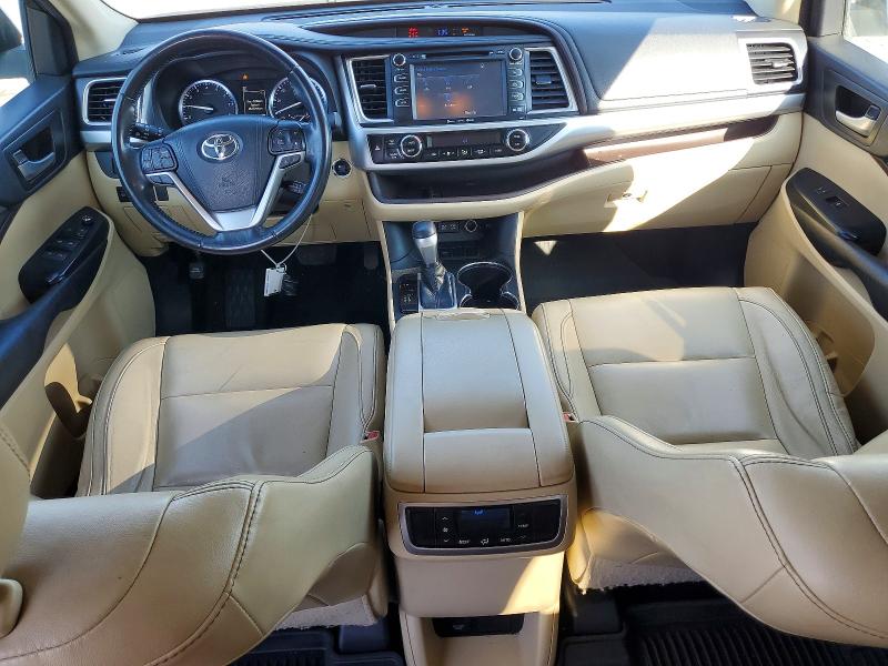 Photo 8 from auction – 2017 TOYOTA HIGHLANDER with VIN 5TDKZRFHXHS516391
