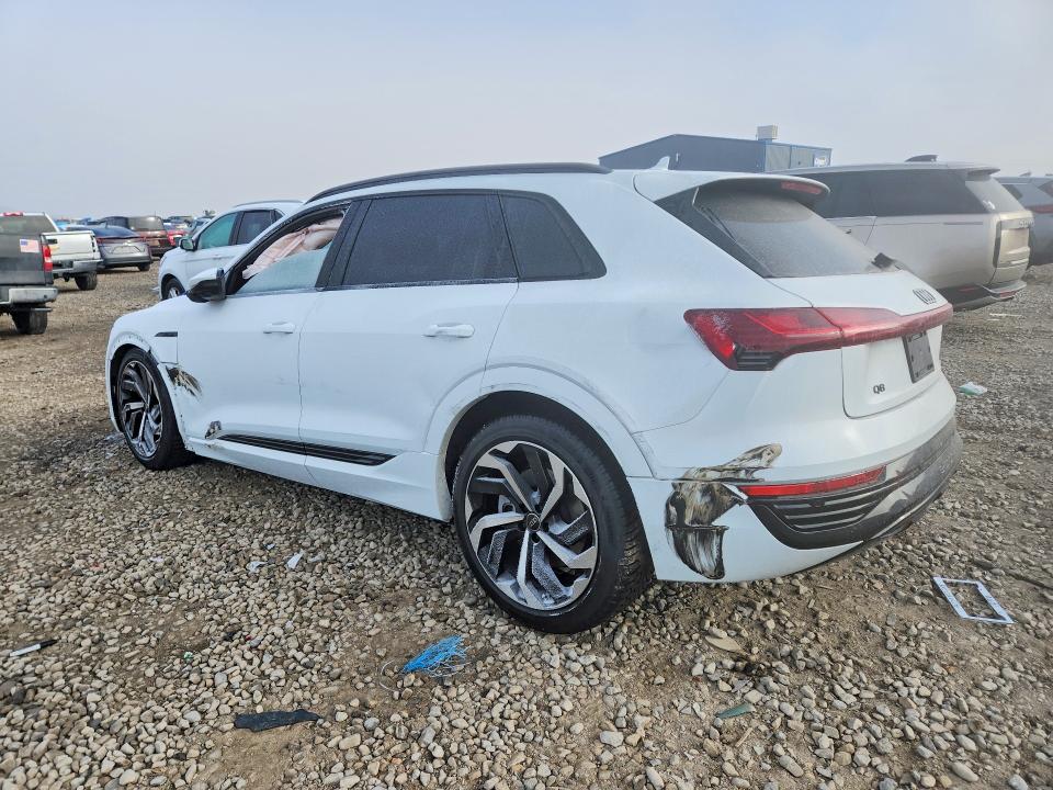 Фото 2 с аукциона – 2024 AUDI Q8 E-TRON с VIN WA15AAGE3RB016098