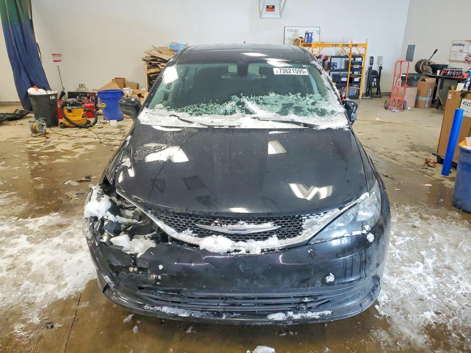 Photo 5 from auction – 2017 CHRYSLER PACIFICA T with VIN 2C4RC1DG0HR638357