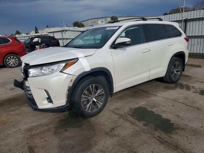 TOYOTA HIGHLANDER 2017 with VIN 5TDBZRFHXHS419594 - Photo from auction