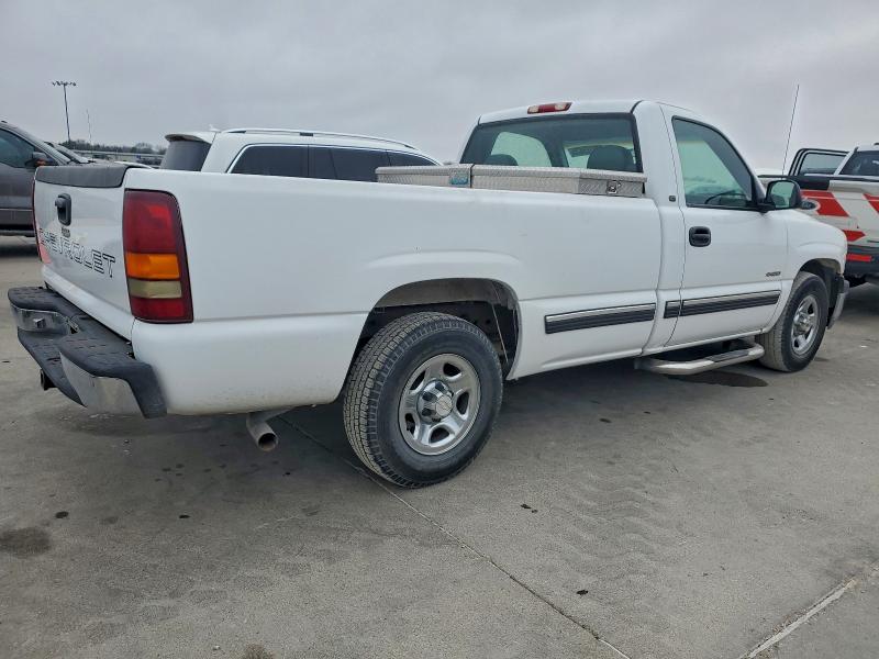 Photo 3 from auction – 2000 CHEVROLET SILVERADO with VIN 1GCEC14W0YZ193128