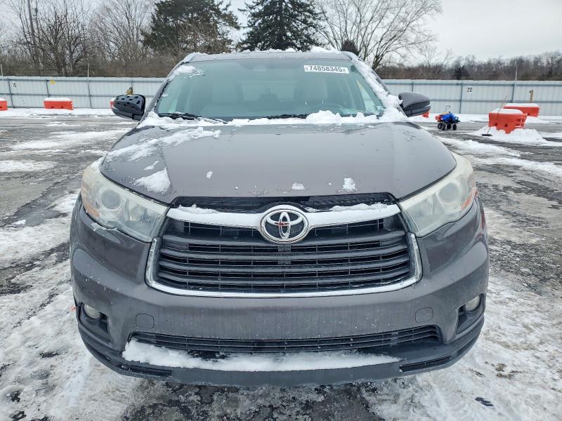 Photo 5 from auction – 2016 TOYOTA HIGHLANDER with VIN 5TDJKRFHXGS355328