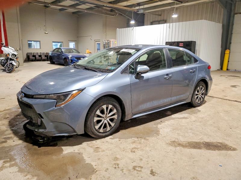 TOYOTA COROLLA LE 2022 with VIN JTDEAMDE5NJ057828 - Photo from auction