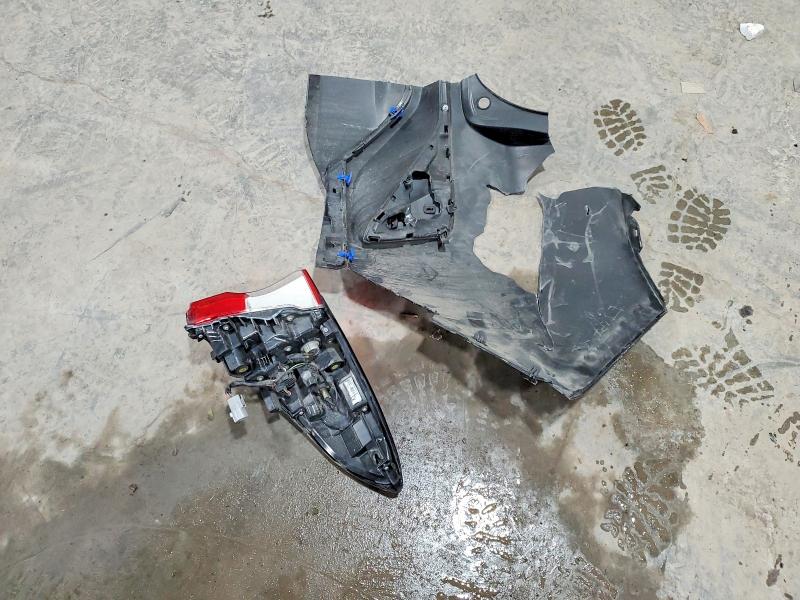 Photo 12 from auction – 2019 TOYOTA C-HR XLE with VIN NMTKHMBX2KR080449