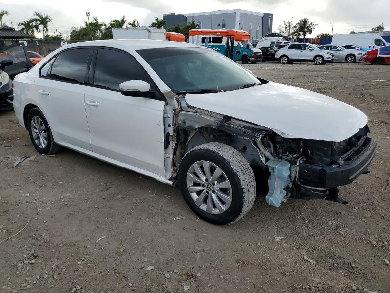 Photo 4 from auction – 2015 VOLKSWAGEN PASSAT with VIN 1VWAS7A31FC067288