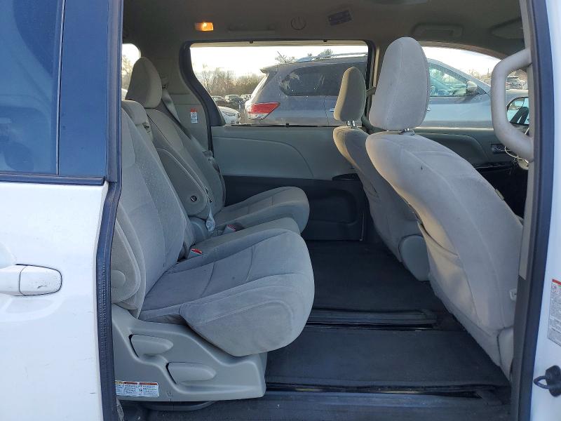 Photo 11 from auction – 2015 TOYOTA SIENNA LE with VIN 5TDKK3DC6FS626103