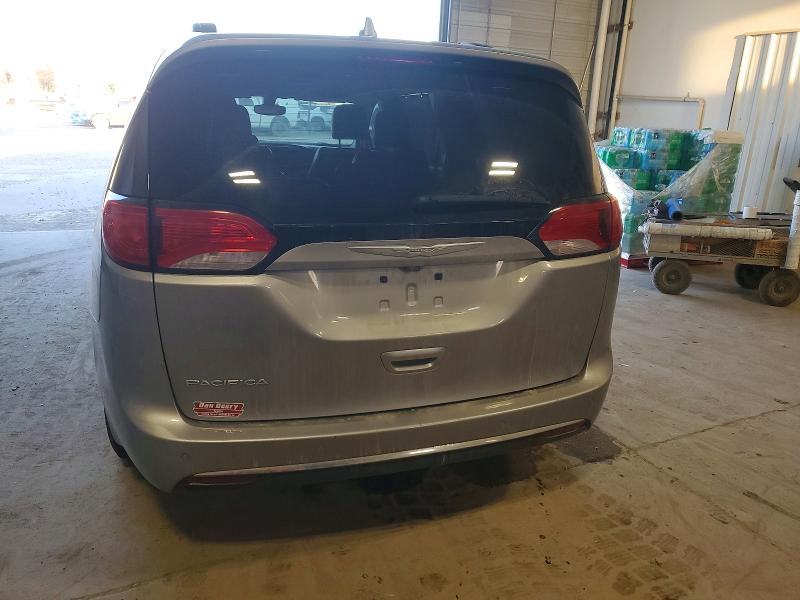 Photo 6 from auction – 2017 CHRYSLER PACIFICA T with VIN 2C4RC1BGXHR704044