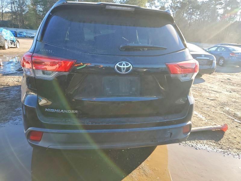 Zdjęcie 6 z aukcji – 2019 TOYOTA HIGHLANDER z VIN 5TDZZRFH5KS297345