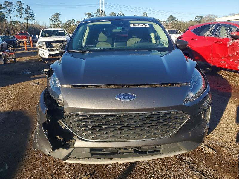 Photo 5 from auction – 2022 FORD ESCAPE with VIN 1FMCU0G61NUB99048