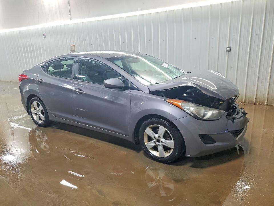 Photo 4 from auction – 2013 HYUNDAI ELANTRA GL with VIN 5NPDH4AE2DH289595