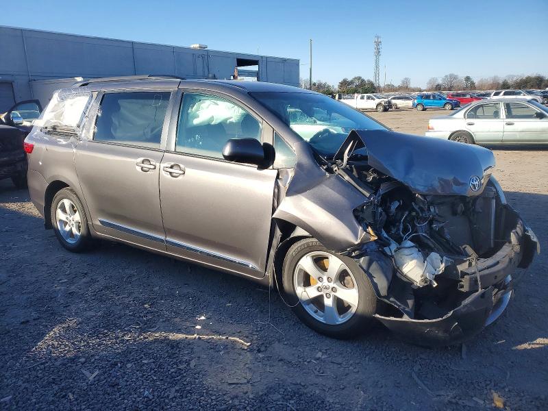 Photo 4 from auction – 2017 TOYOTA SIENNA with VIN 5TDKZ3DC5HS784110