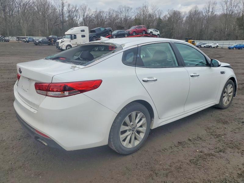 Photo 3 from auction – 2017 KIA OPTIMA LX with VIN 5XXGT4L31HG161826