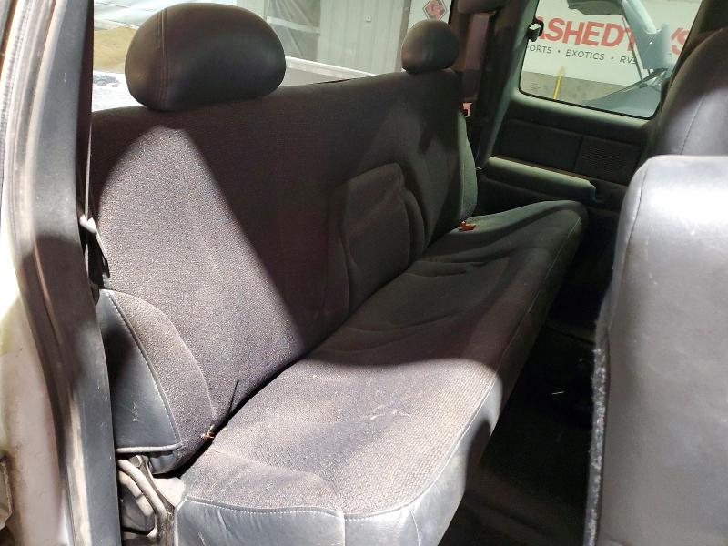 Photo 10 from auction – 2000 CHEVROLET SILVERADO with VIN 2GCEC19T1Y1184087