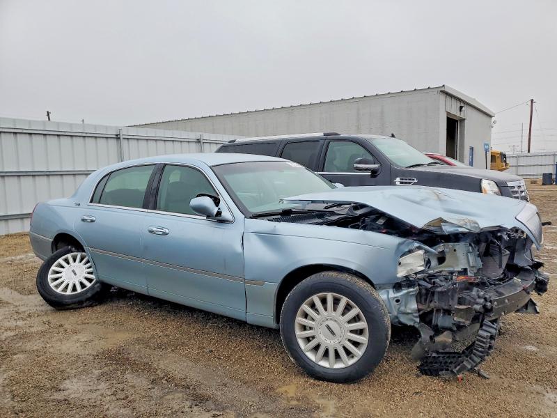 Photo 4 from auction – 2005 LINCOLN TOWN CAR with VIN 1LNHM82W35Y636892