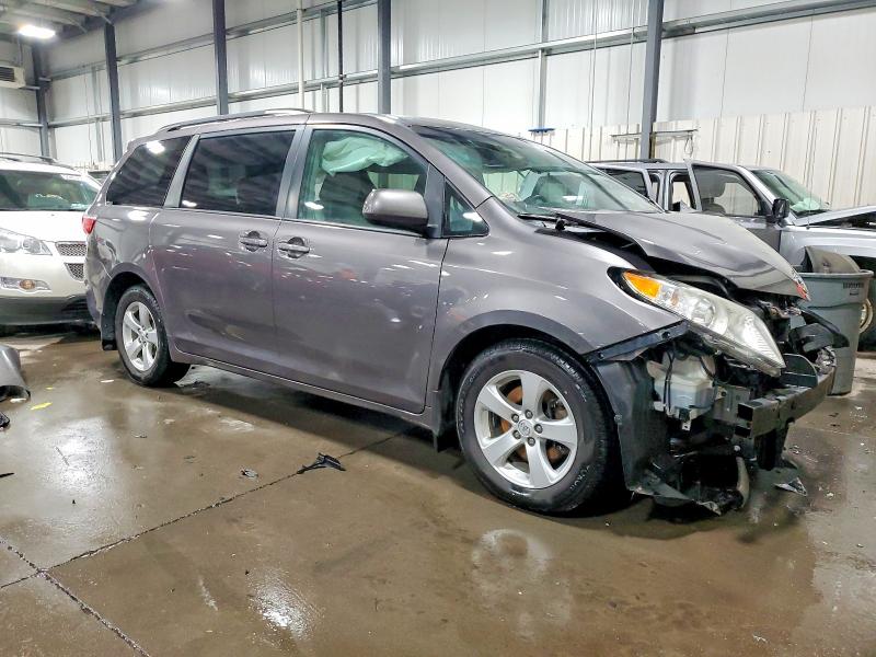 Photo 4 from auction – 2016 TOYOTA SIENNA LE with VIN 5TDKK3DC4GS753790