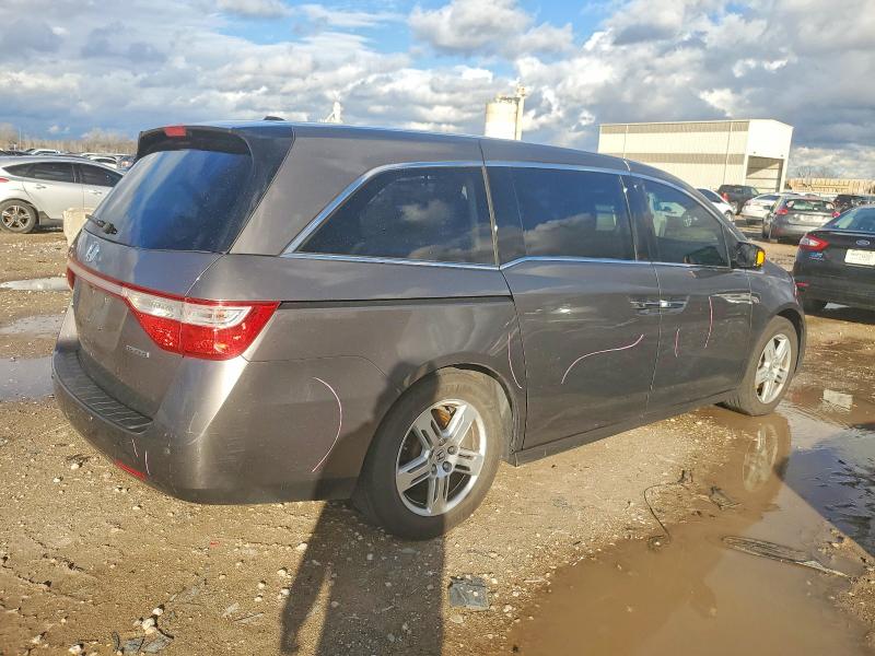 Photo 3 from auction – 2011 HONDA ODYSSEY TO with VIN 5FNRL5H94BB092216