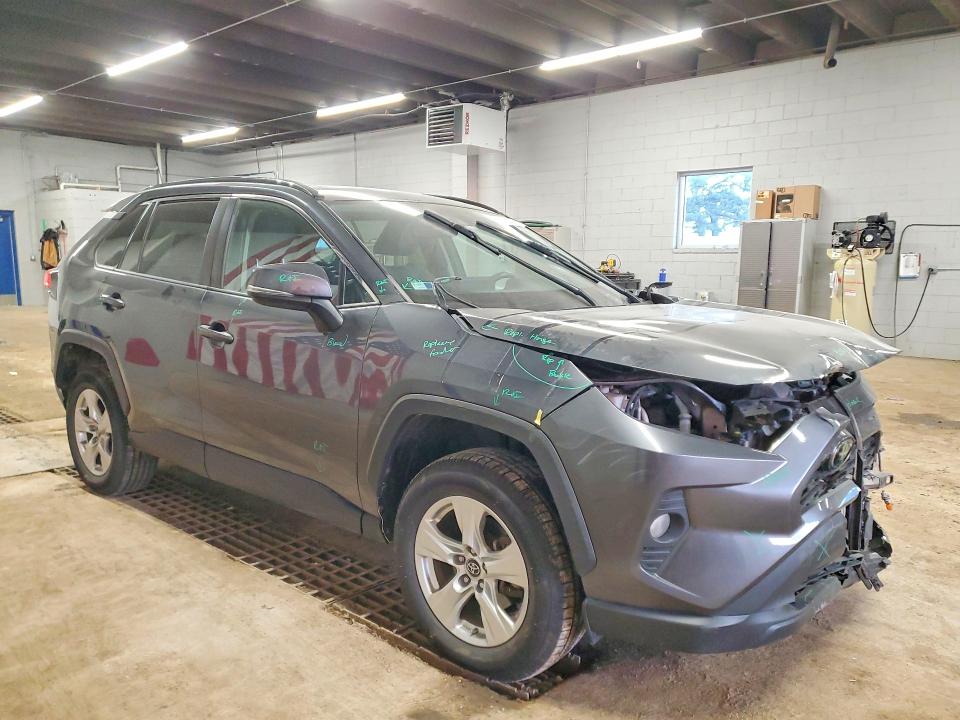 Photo 4 from auction – 2019 TOYOTA RAV4 XLE with VIN 2T3P1RFV3KC035490