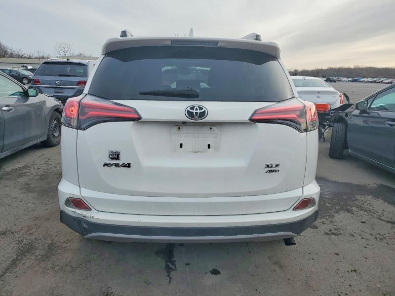 Photo 6 from auction – 2017 TOYOTA RAV4 XLE with VIN JTMRFREV1HD207774