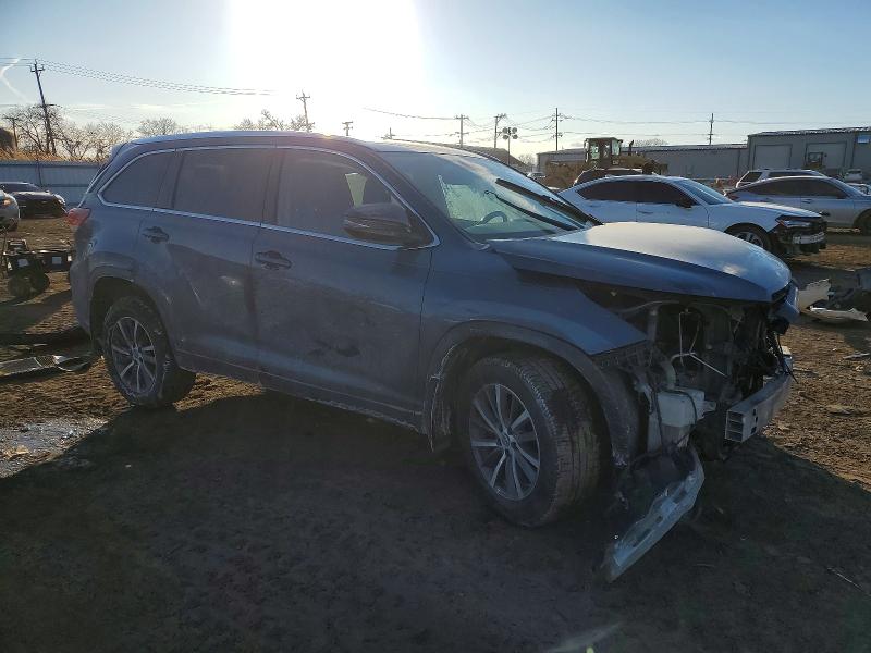 Photo 4 from auction – 2018 TOYOTA HIGHLANDER with VIN 5TDJZRFH2JS495330