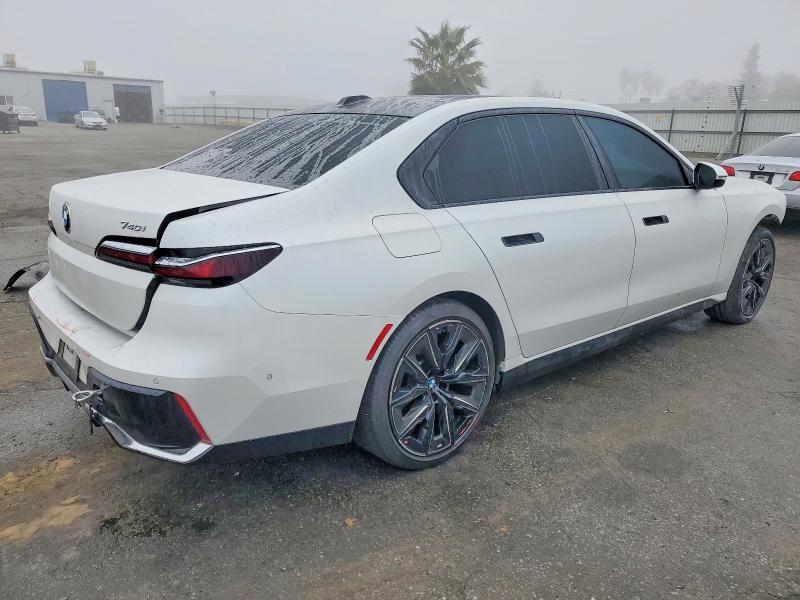 Zdjęcie 3 z aukcji – 2023 BMW 740 z VIN WBA23EH07PCM67343