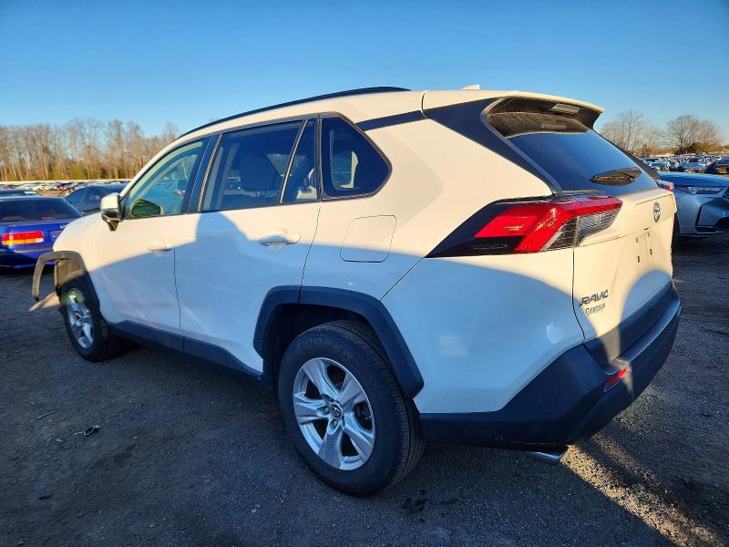 Photo 2 from auction – 2019 TOYOTA RAV4 XLE with VIN JTMP1RFV8KJ021968