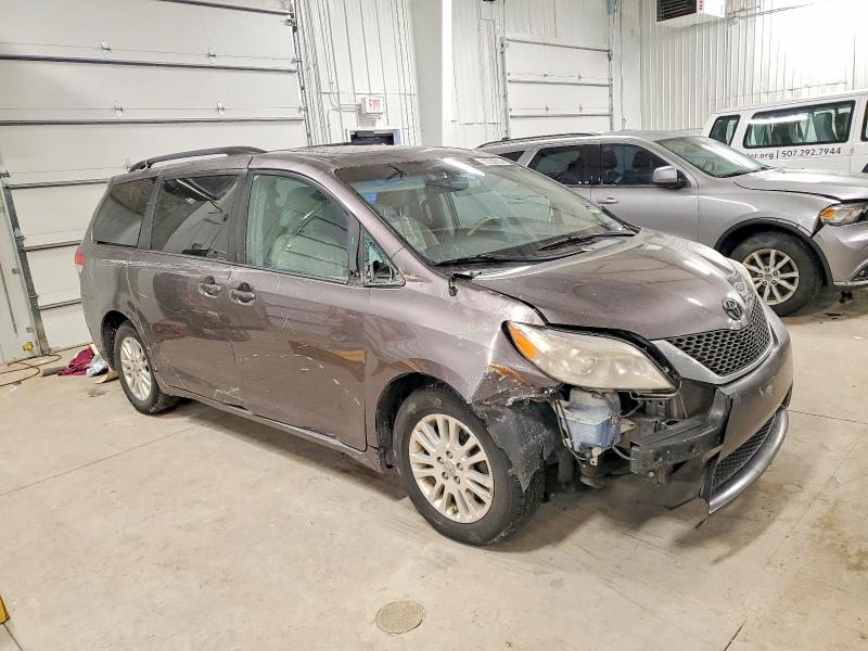 Photo 4 from auction – 2014 TOYOTA SIENNA XLE with VIN 5TDYK3DC2ES454595