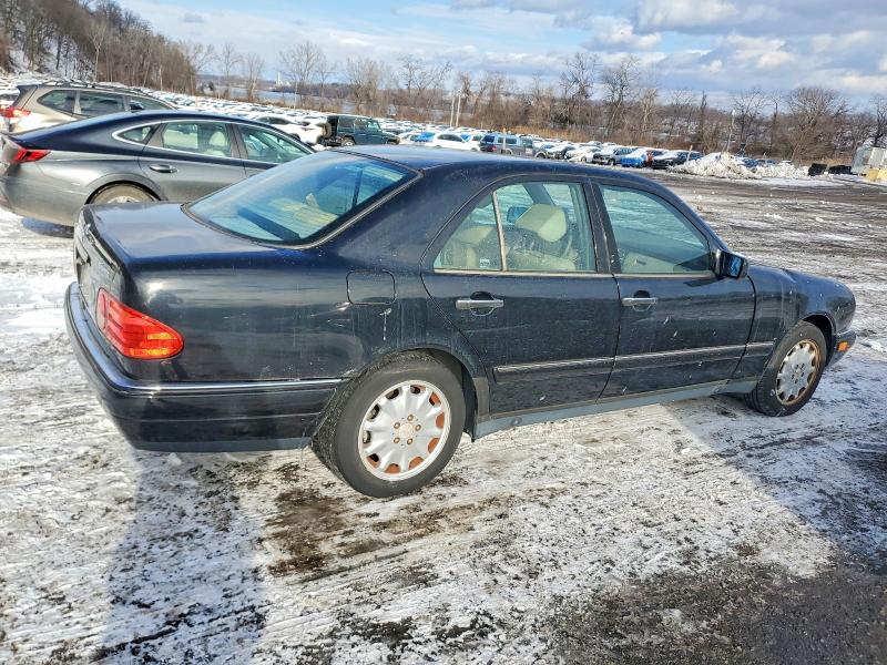 Photo 3 from auction – 1998 MERCEDES-BENZ E 320 4MAT with VIN WDBJF82F4WX008765
