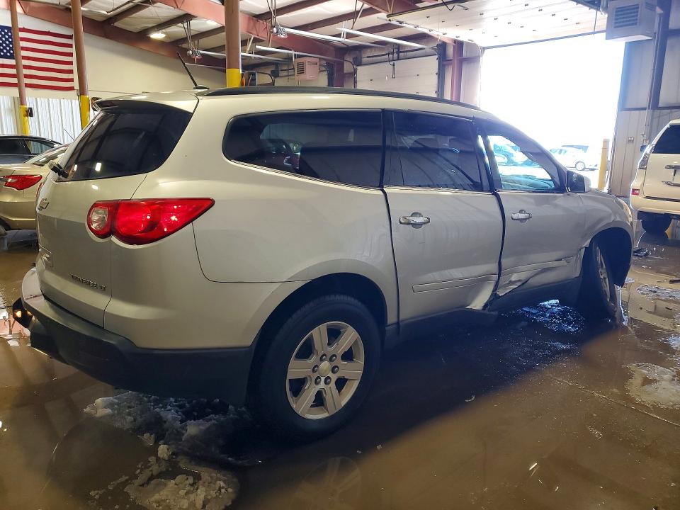 Photo 3 from auction – 2011 CHEVROLET TRAVERSE L with VIN 1GNKVGED9BJ151289