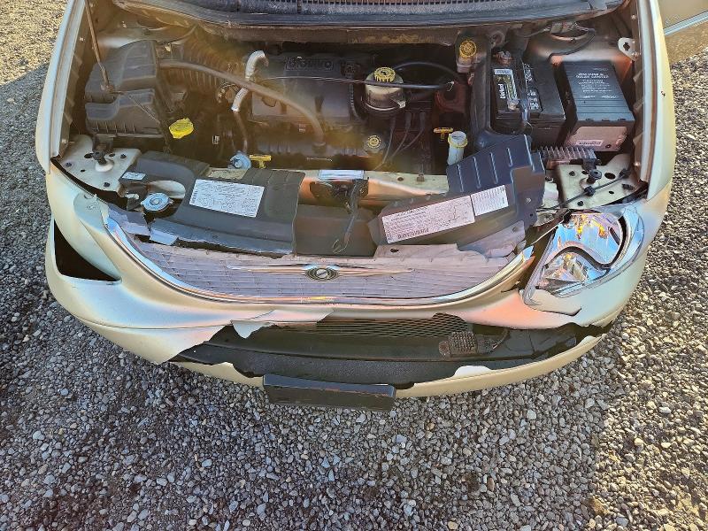 Photo 11 from auction – 2001 CHRYSLER TOWN & COU with VIN 2C4GP44381R266962