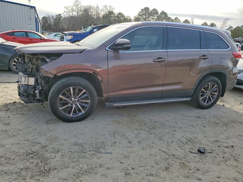 TOYOTA HIGHLANDER 2019 with VIN 5TDKZRFHXKS326324 - Photo from auction
