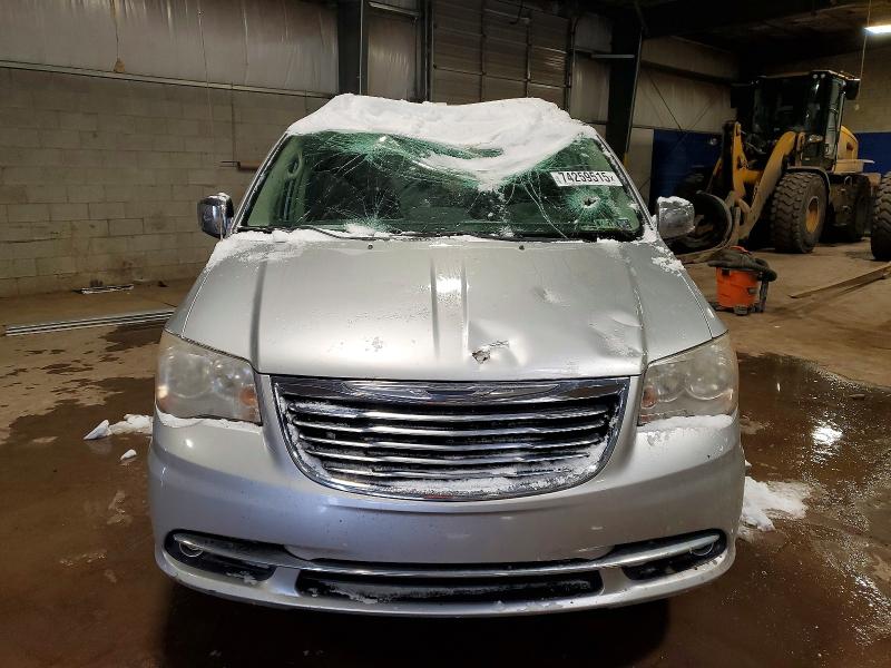 Photo 5 from auction – 2011 CHRYSLER TOWN & COU with VIN 2A4RR8DG3BR635655
