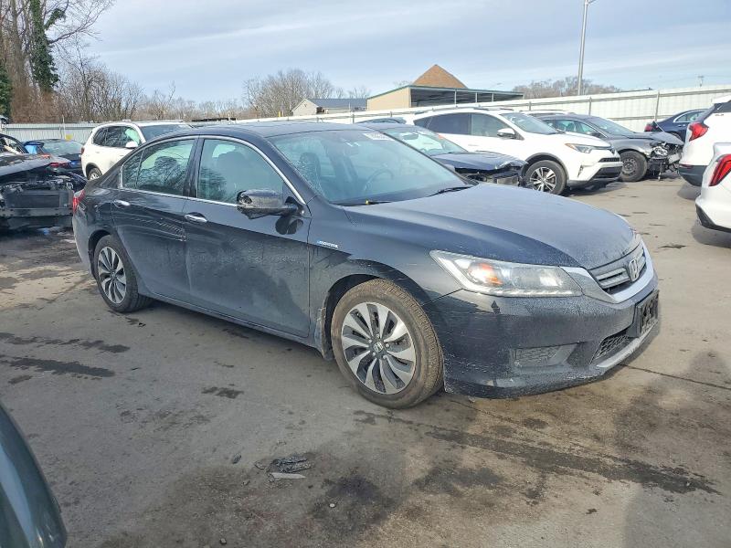 Photo 4 from auction – 2014 HONDA ACCORD with VIN 1HGCR6F52EA002599