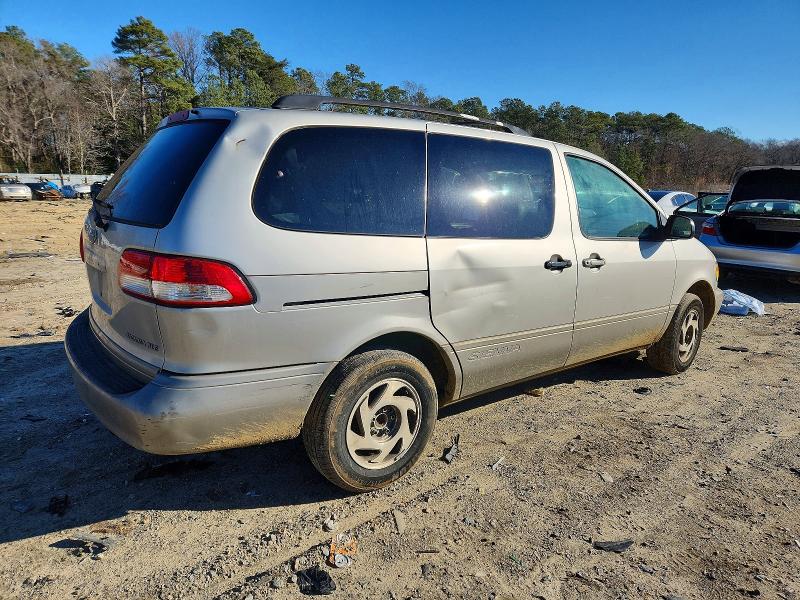 Photo 3 from auction – 2002 TOYOTA SIENNA LE with VIN 4T3ZF13C62U445231