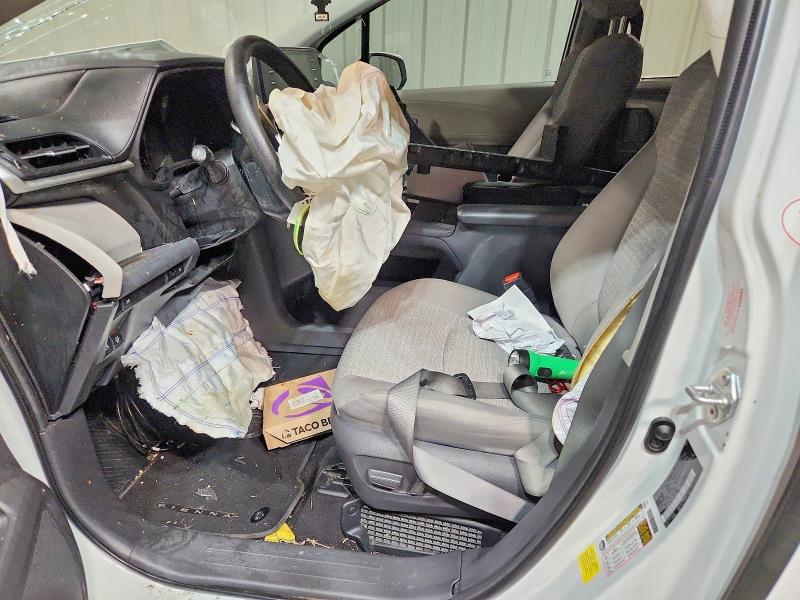 Photo 7 from auction – 2021 TOYOTA SIENNA with VIN 5TDKRKEC2MS063469