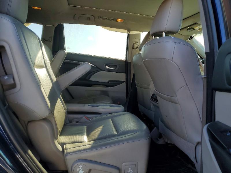 Photo 11 from auction – 2016 TOYOTA HIGHLANDER with VIN 5TDDCRFH5GS014283