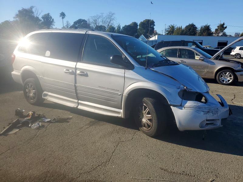 Photo 4 from auction – 2006 CHRYSLER TOWN & COU with VIN 2A4GP64L76R923988