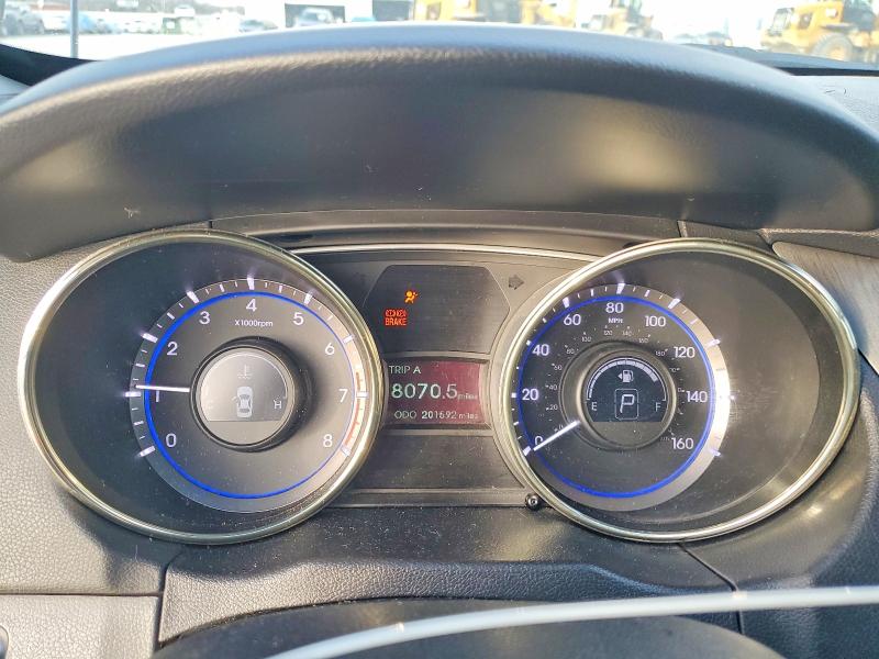 Photo 9 from auction – 2011 HYUNDAI SONATA SE with VIN 5NPEC4AC7BH082327