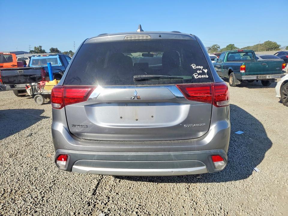 Photo 6 from auction – 2017 MITSUBISHI OUTLANDER with VIN JA4AD2A37HZ053552