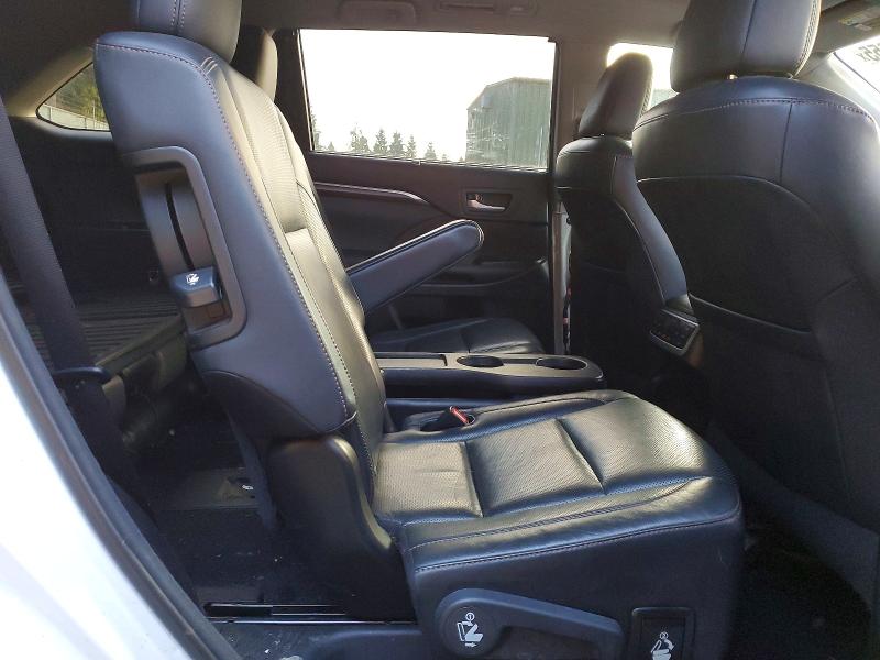 Photo 11 from auction – 2015 TOYOTA HIGHLANDER with VIN 5TDDCRFHXFS012740