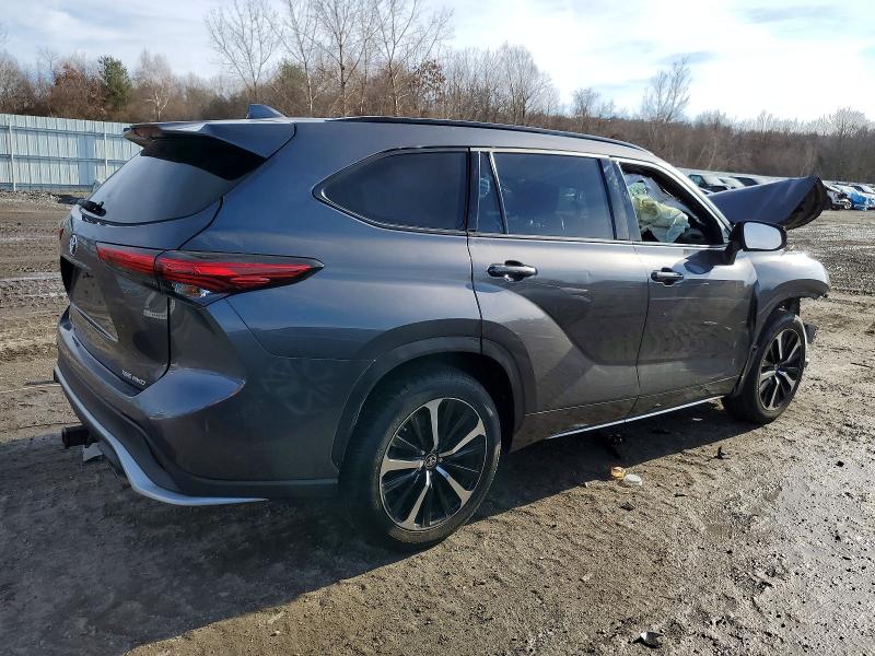 Photo 3 from auction – 2021 TOYOTA HIGHLANDER with VIN 5TDJZRBH3MS133016