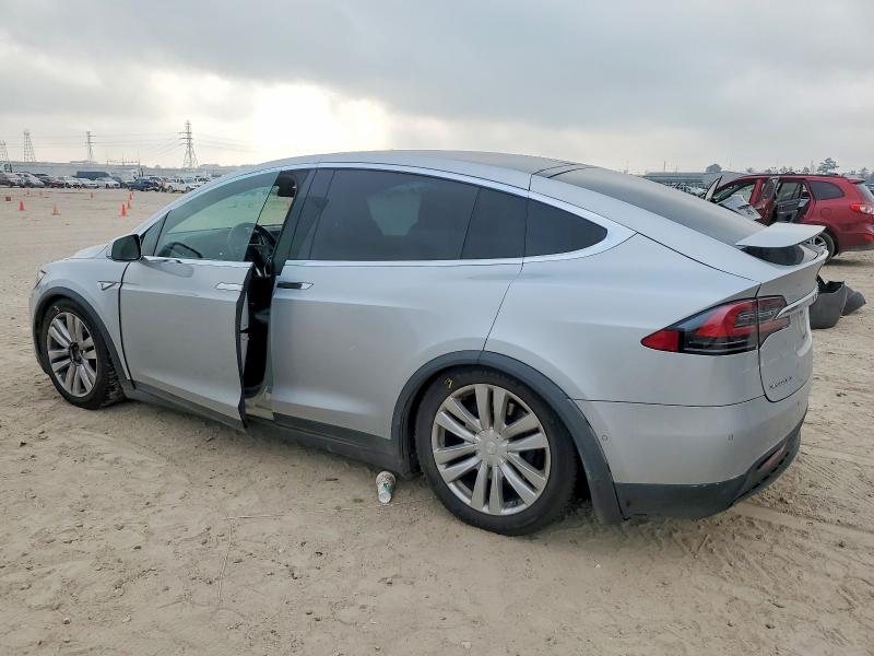 Photo 2 from auction – 2016 TESLA MODEL X with VIN 5YJXCAE22GF021319