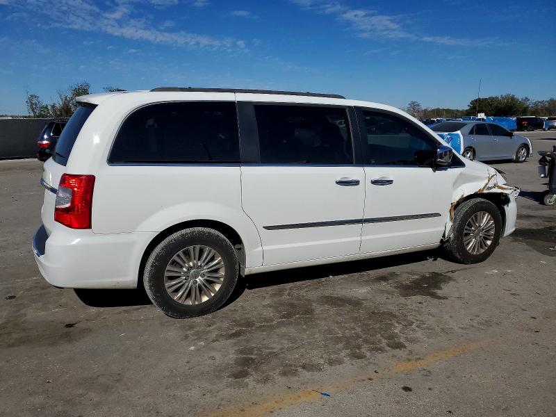 Photo 3 from auction – 2015 CHRYSLER TOWN & COU with VIN 2C4RC1CG6FR656957